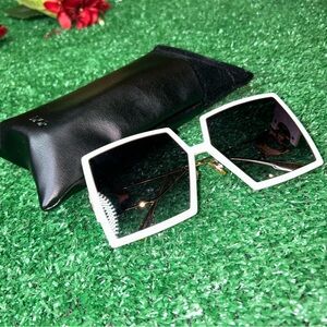 Christian Dior - 30Montaigne SU White Sunglasses